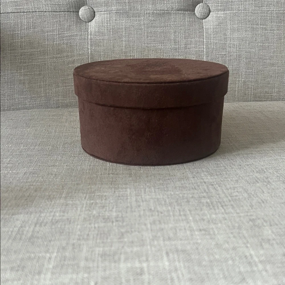 Round Brown Velvet Jewelry Box